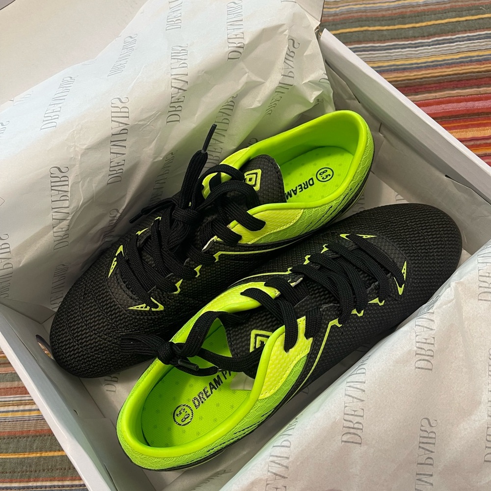 Dream Pairs Black and Neon Green Soccer Shoes